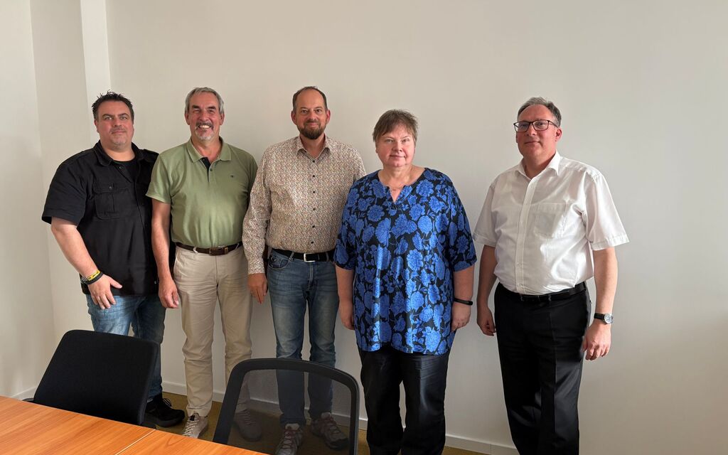 Gruppenbild von Doris Drescher (Präsidentin FBA), Steffen Liney (Referatsleiter Z4 im FBA) und dem Vorstand der BTB GIS